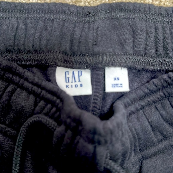 GAP Kids Soft Cargo Joggers - Picture 4 of 4